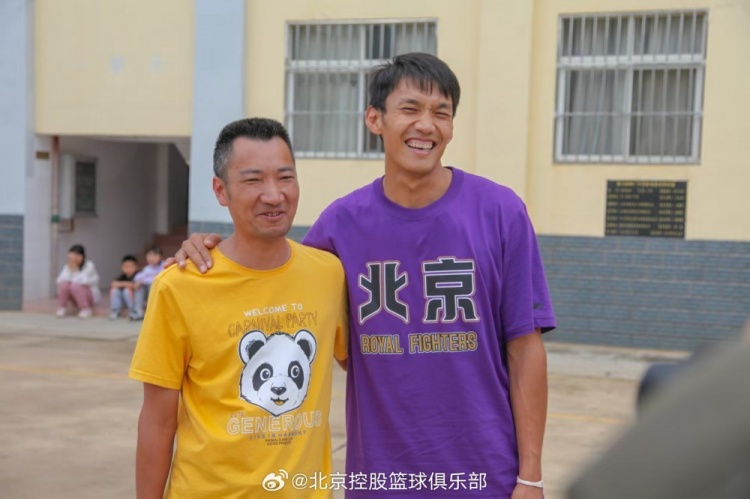 那一封信的故事還在延續(xù) 矣進(jìn)宏母校的師生們來(lái)到北京了！