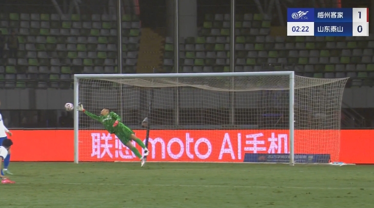梅州開場2分鐘1-0泰山！茹子楠不停球抽射世界波攻破王大雷大門
