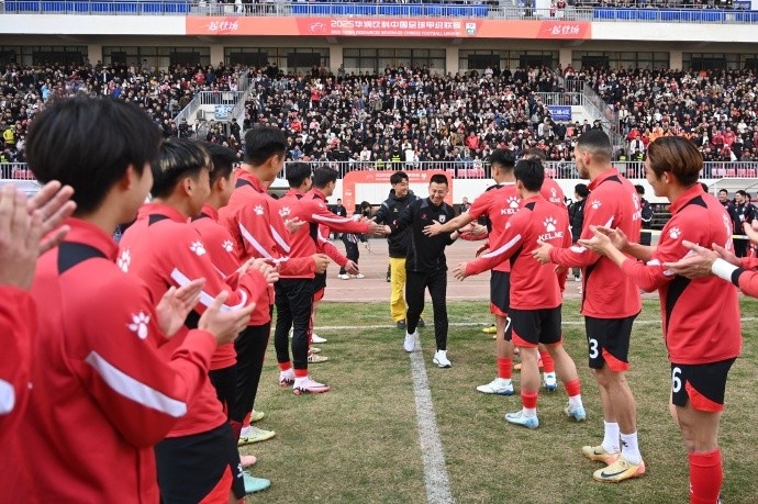 今日賽前，俱樂部為前球員馬曉磊及文爍舉行了退役儀式