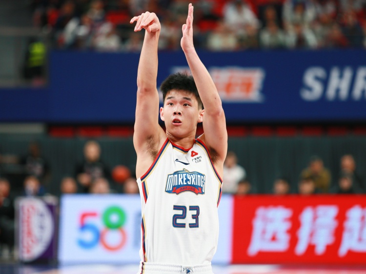 狀態(tài)可以！林葳半場8中5拿到13分1板1助