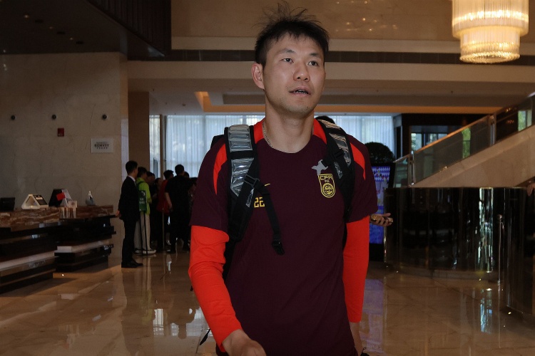 李源一3次助攻位居助攻榜榜首，李璇：再看伊萬發(fā)言覺得有種錯亂