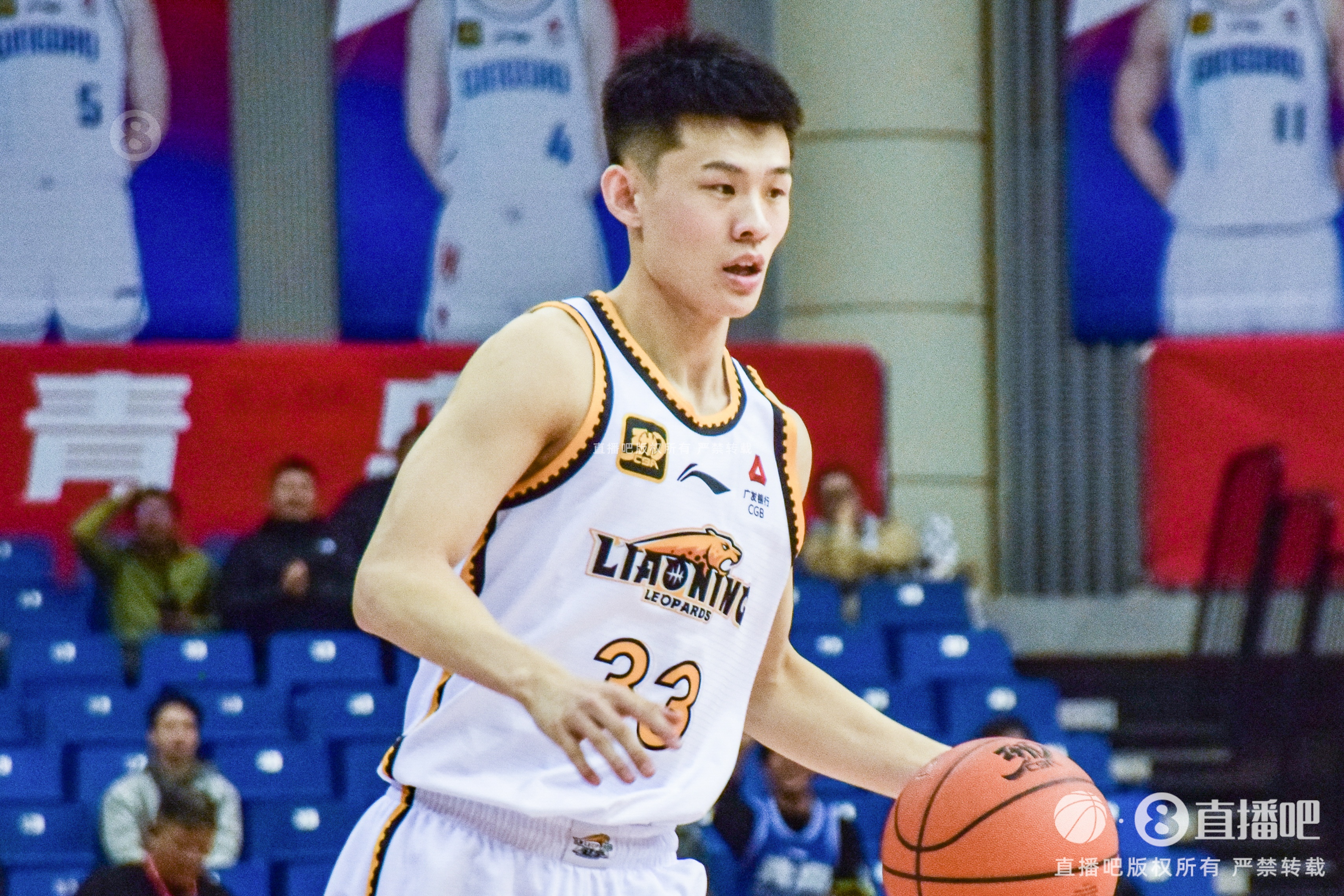 太準了！王嵐嵚半場4記三分球拿下12分2板2助1斷