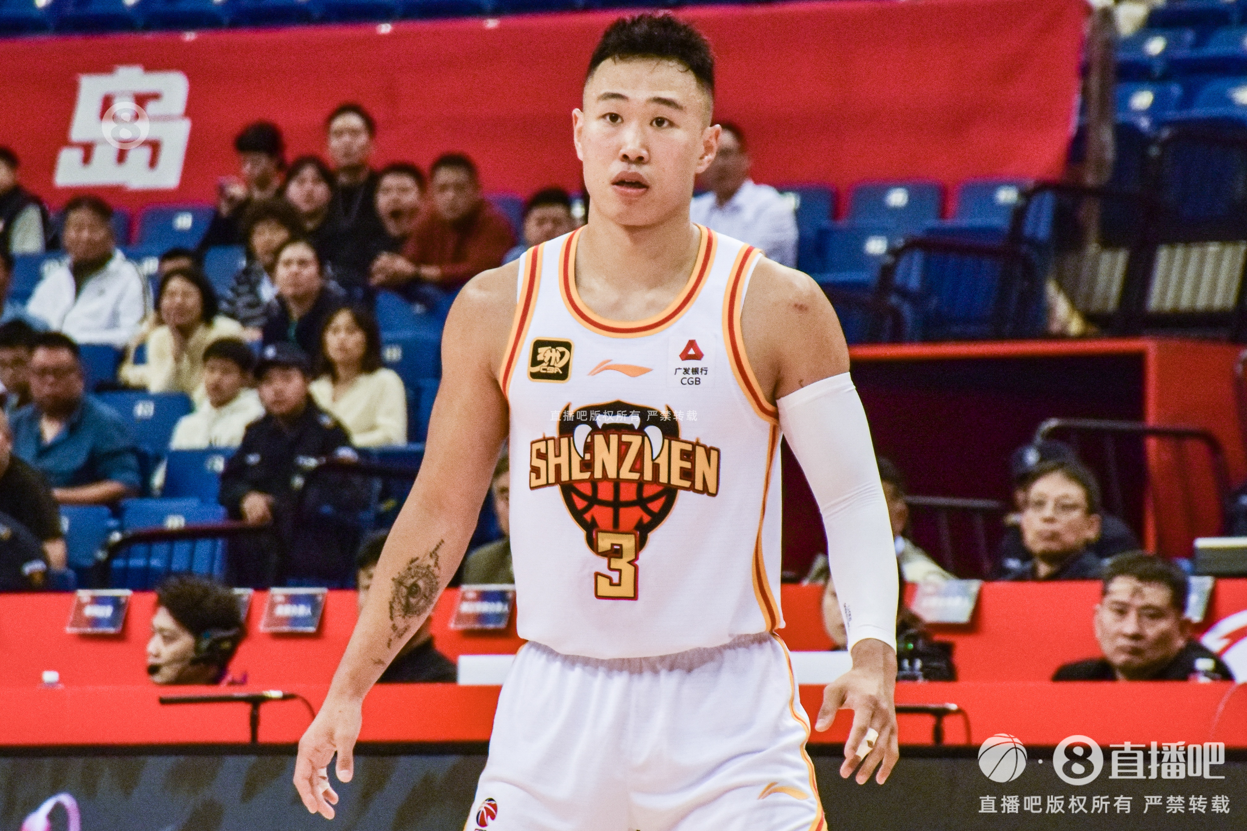 攻防俱佳！賀希寧17中8&三分7中3拿到19分 貢獻4次搶斷