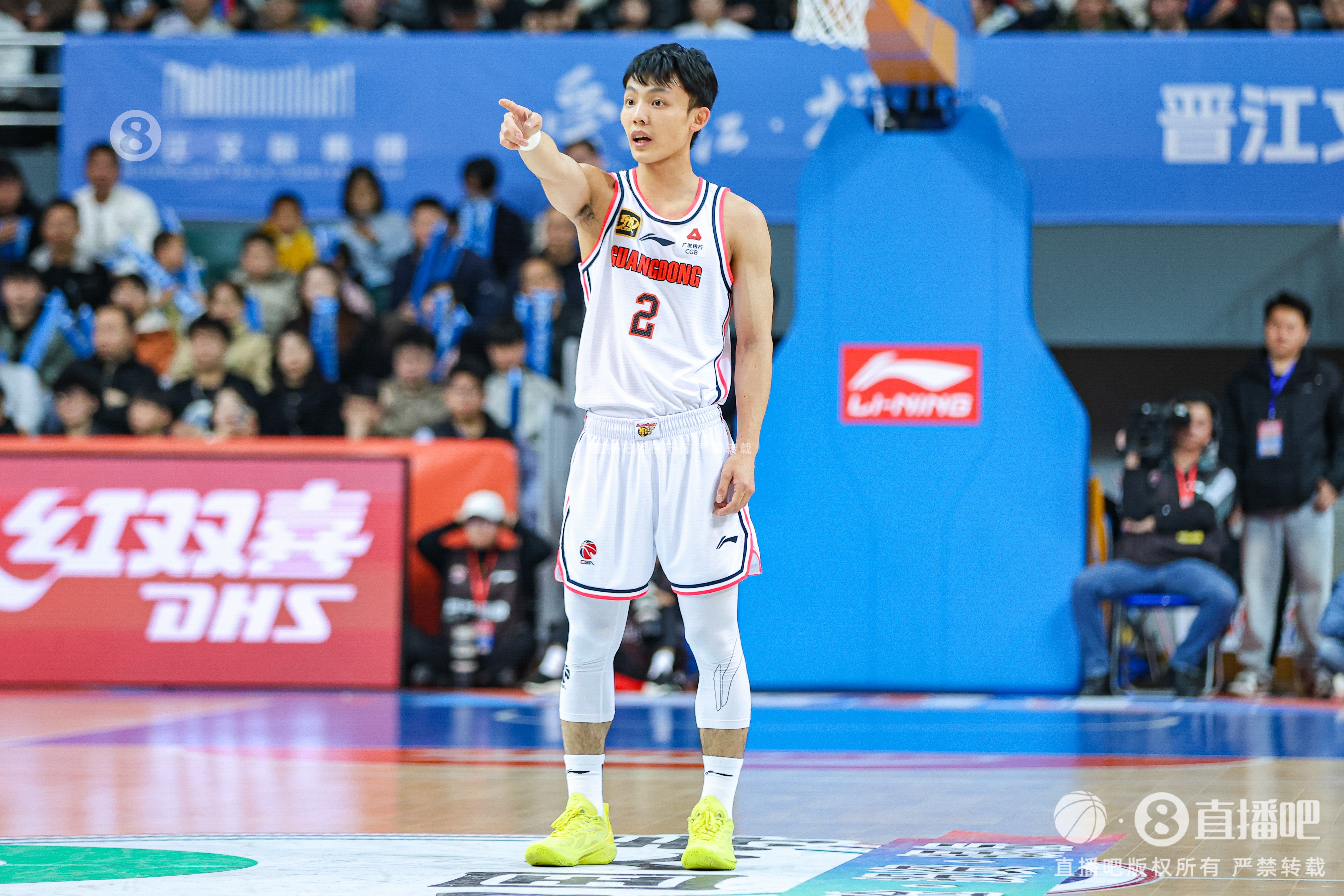 手熱！徐杰打滿首節(jié)5中4拿到10分2助 正負(fù)值+17