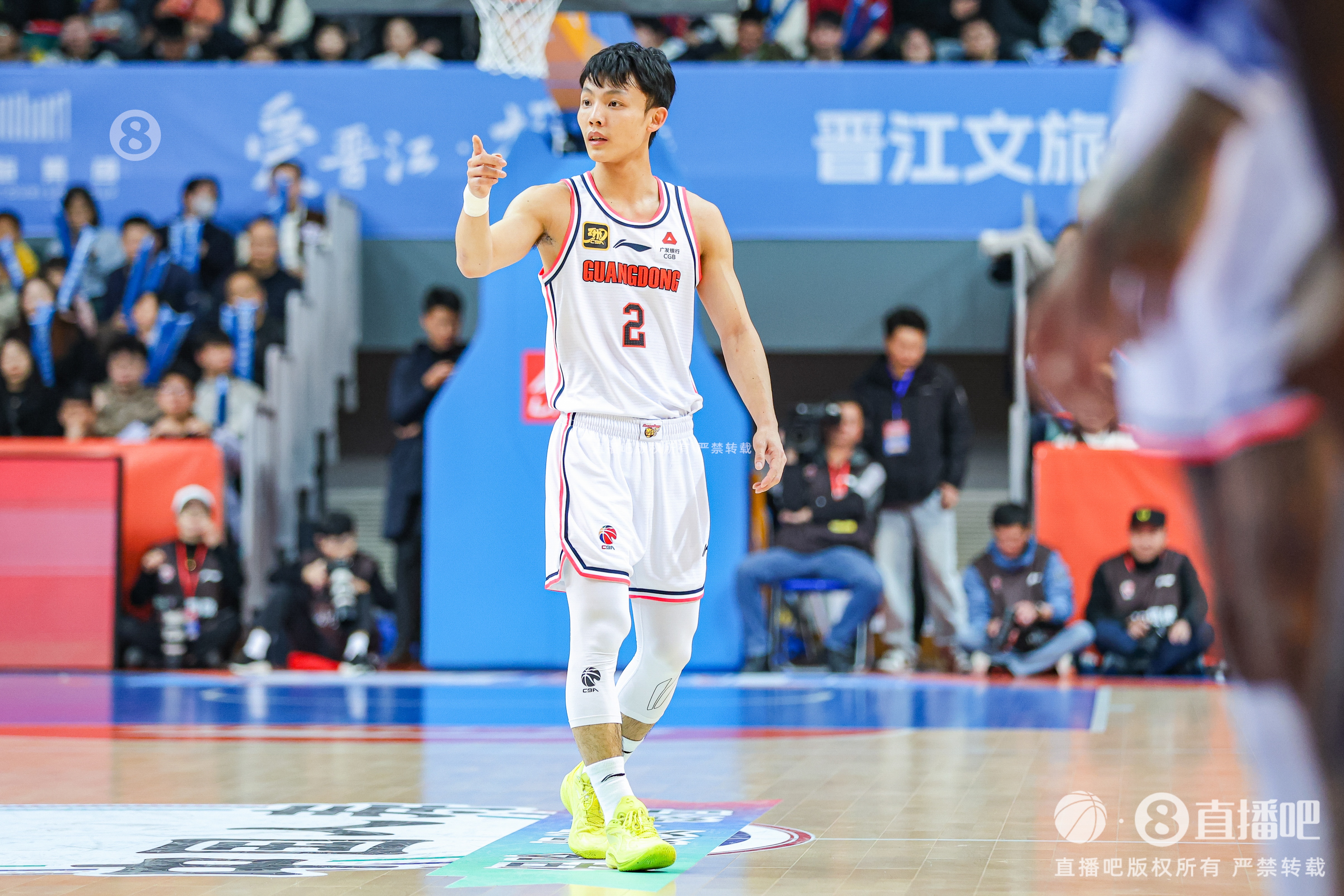 徐中鋒手感還沒開！徐杰半場12中4&三分7中2拿12分2前場板2助2斷